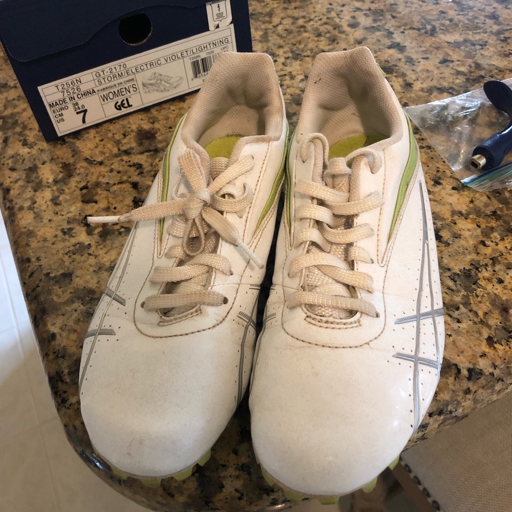 ASICS Womens Spikes Size 7.5